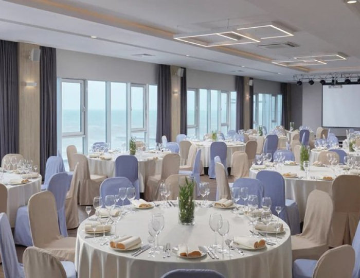 Зал в пляжном павильоне - Отель Alean Family Sputnik / Алеан Фэмили Спутник